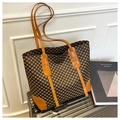 Grand cabas rétro à motif monogramme avec garniture en cuir brun sur une valise argent - café