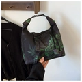 Borsa a mano nera casual con stampa a foglie verdi e manico con fibbia regolabile - Bambù Verde