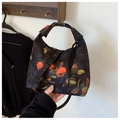 Borsa a tracolla capiente con stampa floreale vintage e cinturino in nylon nero - Buona Fortuna/Tutto Va Bene