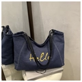 Sac fourre-tout en jean bleu avec broderie Hello jaune et anses en cuir noir - Bleu foncé