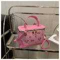Borsa a tracolla rosa strutturata con stampa ciliegie e doppia cerniera dorata - Rosa