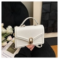 Elegante borsa a mano bianca con chiusura rotante dorata e manico in stile minimal - Bianco
