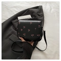Schattige retro zwarte crossbody tas met rode kersenprint en verstelbare schouderriem - Zwart