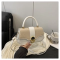 Modieuze witte lederen crossbody tas met beige geweven flap en goud detail - Wit