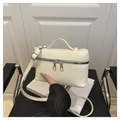Borsa a scatola in pelle bianca latte motivo litchi con manico e hardware argento - A Mano/A Spalla/Tracolla / Bianco