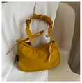 Sac à bandoulière jaune gingembre à la mode avec anse froncée et design demi-lune - Jaune