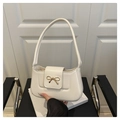 Sac à épaule crème minimaliste avec boucle de nœud dorée et finition en cuir PU lisse - Blanc