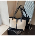 Minimalistische tweekleurige tote bag met goudkleurige sluiting en stiksels - Zwart