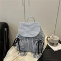 Sac à dos en nylon bleu clair avec nœuds noirs et texture plissée élégante - Bleu