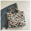 Tragetasche mit floralem Jacquard-Muster und khakifarbenen Gurten auf Denim-Hintergrund - Retro Grün Rosa Rose (Modell 2)