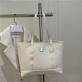 Grande borsa tote bianco crema con goffratura a cuore e dettaglio in metallo argento - Bianco