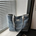 Sac cabas chic en denim bleu avec paillettes brillantes et anses argentées tendance - Bleu