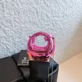 Bolso rosa efecto espejo metálico con cadena dorada y diseño moderno de nudo lateral - Rosa
