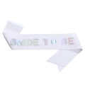 Detail der weißen Glitzer-Schärpe Bride to Be mit Laserschrift für die Brautparty - Einheitsgröße / Irisierendes Weiß