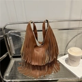 Elegante bolso hobo de piel PU marrón con flecos para un look bohemio - Marrón