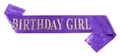 Détail de l'écharpe Birthday Girl en satin violet avec lettrage en feuille d'or - Fille d'Anniversaire Violet et Or Écharpe Uniquement