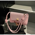 Rosa Baguette-Schultertasche mit glitzernder Klappe und goldenem Verschluss - Rosa