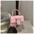 Mini borsa a tracolla rosa opaca con catena in metallo dorato e chiusura a incastro - Rosa Chiaro