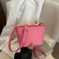 Rosa Lederbeuteltasche mit FANYISSA Prägung und verstellbarem Schultergurt für Damen - Rosa