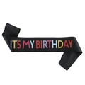 Écharpe en satin noir avec texte coloré IT'S MY BIRTHDAY pour décoration de fête - Taille unique / Style 3 Texte Arc-en-ciel sur Fond Noir (JD041)