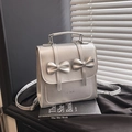 Sac à dos argenté métallisé avec nœuds décoratifs et poignée supérieure de mode - Argenté