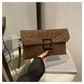 Elegante pochette a busta con stampa leopardata marrone, fibbia nera e cinturino da polso - Marrone