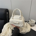 Bolso bowling blanco de charol con lazo, encaje y correa de hombro ajustable - Blanco