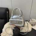 Bolso bowling plateado metalizado con lazo, encaje blanco y correa ajustable - Plateado