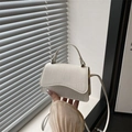 Mini sac à main blanc imitation crocodile avec poignée et bandoulière - Blanc
