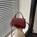 Mini sac carré rouge vin à motif crocodile avec poignée supérieure pour femmes chic - Rouge