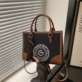 Grote retro canvas shopper met bruine leren bies en ronde print met letters erop - Zwart en Bruin