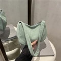 Bolso de hombro en pana verde claro con diseño vintage minimalista y cierre de cremallera - Verde
