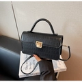 Sac à main noir à motif crocodile avec fermoir doré et bandoulière amovible - Noir