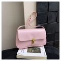 Bolso de hombro rosa chic con cierre de metal dorado y correa ajustable elegante - Rosa
