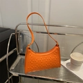 Borsa a mezzaluna arancione vivace alla moda con trama geometrica in rilievo - Arancione