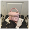 Rosafarbene gesteppte Kosmetiktasche mit Kettenriemen und Tragegriff für Damen - Rosa