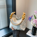 Sac à main brodé de papillons avec poignées en perles de bois et style oriental rétro - Nœud Bleu