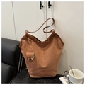 Grand sac cabas marron en daim avec bandoulière et petit sac à accessoires assorti - Marron