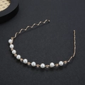 Cerchietto dorato a onde con eleganti perle bianche e strass scintillanti da donna - Oro