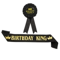 Ensemble écharpe et badge Birthday King pour homme en noir avec imprimé doré - Noir & Or
