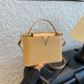Borsa a tracolla kaki con trama intrecciata, fibbia a V argento e manico superiore - Cachi