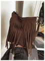 Borsa a tracolla in pelle scamosciata marrone scuro con lunghe frange stile boho - Marrone