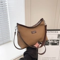 Sac à main rétro en toile marron avec garniture en cuir et bandoulière amovible - Grand Avec Pendentif / Marron