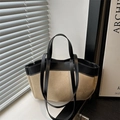 Minimalistische Tote Bag in Beige und Schwarz mit Doppelgurten für Schulter und Hand - Khaki