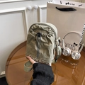 Waterdichte nylon crossbody telefoontas in legergroen met trekkoord en wit borduursel - Groen