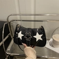 Borsa sottobraccio in pelle nera con applicazioni a stella bianca e fibbia in metallo - Nero