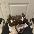 Borsa sottobraccio in pelle marrone scuro con stella bianca e fibbia a stella argento - caffè