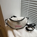 Borsa da petto minimalista in tela crema con ricamo rosa e cerniere metalliche ad anello - Bianco Sporco
