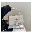 Bolso bandolera con lentejuelas beige y hebilla metálica dorada de forma trapezoidal - Gris
