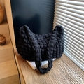 Minimalistische schwarze Wolkentasche mit einzigartiger Popcorn-Struktur-Falte - Schwarz